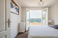 Posteľ alebo postele v izbe v ubytovaní Spacieuse Villa Niçoise au calme avec piscine