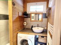 Kúpeľňa v ubytovaní Chalet les Jales Jacuzzi et étang !