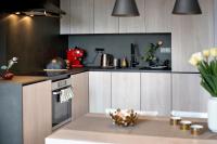 Kuchyňa alebo kuchynka v ubytovaní Praga Zupnicza P&O Serviced Apartments
