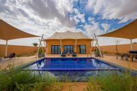Al Badayer Retreat by Sharjah Collectionの敷地内または近くにあるプール