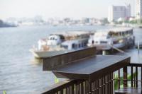 ホテルの近くを流れる川の景色