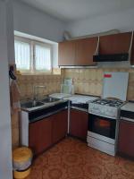 Kuchyňa alebo kuchynka v ubytovaní Apartment in Njivice/Insel Krk 33552