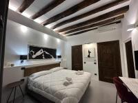 Posteľ alebo postele v izbe v ubytovaní C&O Savoia Deluxe Rooms