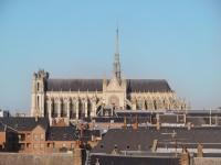 a view of a cathedral with a city at Magnifique cocon in Amiens