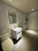 A bathroom at Tie Dao Hotel