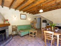 Kuchnia lub aneks kuchenny w obiekcie Gîte et studio avec cheminée, terrasse, salle de jeux et nature préservée à La Versanne - FR-1-496-280