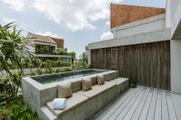 The Komu Canggu Baliの敷地内または近くにあるプール