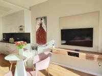Televízia a/alebo spoločenská miestnosť v ubytovaní Spa Residence Carbona Mona Lila Apartman