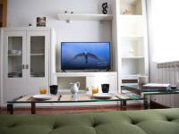 A television and/or entertainment centre at Alojamiento Turistico Zamora 58