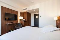 Hôtel Apollinaire Niceにあるベッド