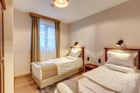 Postel nebo postele na pokoji v ubytování Mountain Lake Hotel