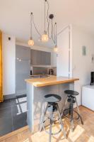 Kuchyňa alebo kuchynka v ubytovaní Bright flat in the heart of Vieux Lille.