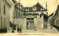 an old black and white photo of a building at La Maison Saint Joseph in Crépy-en-Valois