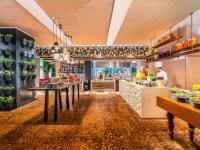 Jídlo v hotelu nebo okolí