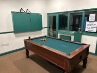 Bàn bi-da tại Creek Cottage