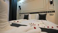 Postel nebo postele na pokoji v ubytování Mitra otel