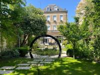 a sculpture in a garden in front of a building at La Demeure des Sacres - Cathédrale in Reims