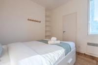 Łóżko lub łóżka w pokoju w obiekcie Modern, quiet 3-bedroom apartment with parking