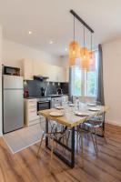 Kuchnia lub aneks kuchenny w obiekcie Modern, quiet 3-bedroom apartment with parking