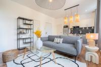 Część wypoczynkowa w obiekcie Modern, quiet 3-bedroom apartment with parking