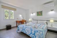 A bed or beds in a room at Assimetric by Rentallorca