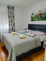 Posteľ alebo postele v izbe v ubytovaní West Residence Luxury Apartment- parking in garage