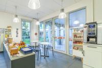 Montempô Apparthôtel Toulouse Balmaにあるキッチンまたは簡易キッチン