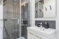 Łazienka w obiekcie Bright 3-bedroom 2-bathroom flat