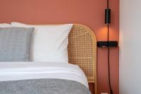 Łóżko lub łóżka w pokoju w obiekcie Bright 3-bedroom 2-bathroom flat