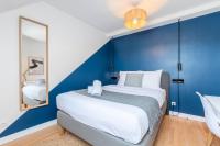 Łóżko lub łóżka w pokoju w obiekcie Bright 3-bedroom 2-bathroom flat