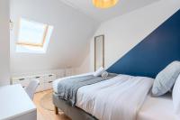 Łóżko lub łóżka w pokoju w obiekcie Bright 3-bedroom 2-bathroom flat