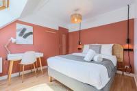 Łóżko lub łóżka w pokoju w obiekcie Bright 3-bedroom 2-bathroom flat