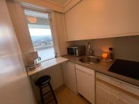 Kuchyň nebo kuchyňský kout v ubytování Fjord view apartment in Ålesund with free parking