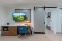 Hotel Avantiにあるテレビまたはエンターテインメントセンター