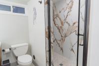 Hotel Avantiにあるバスルーム