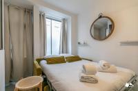 a bedroom with a bed with towels on it at MBA - Splendide Appart - Gambey 1 - Proche République in Paris