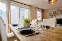 una mesa de madera con platos y vasos. en Vieux Lille - Superb apartment balcony parking!, en Lille