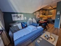 Posezení v ubytování PinePino Borovets, aparthotel Borovets Gardens A60