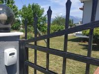 A garden outside Deppy's House κοντά στα λουτρά Πόζαρ