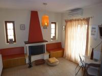 Posedenie v ubytovaní Karantonis House