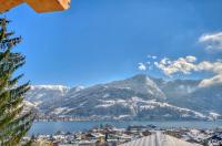 a view of a town and a lake with mountains at Apartment Snowmountain - by Alpen Apartments in Zell am See