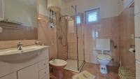 Kúpeľňa v ubytovaní Apartman LAURA 1