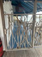 een afgeschermde veranda met uitzicht op het water bij ocean view, on the beach. in Le Gosier