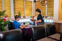 Oaspeți care stau la ZAN Lodge