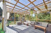 Ogród w obiekcie Wood Chalet 1 Monaco Forest La Turbie - Sleeps 5 people