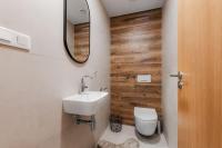 Koupelna v ubytování DeLuxe apartmán s terasou Janské Lázně 3 Ski&Bike by AlkaTravel