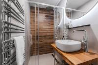 Koupelna v ubytování DeLuxe apartmán s terasou Janské Lázně 3 Ski&Bike by AlkaTravel