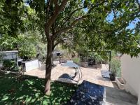 Ogród w obiekcie Wood Chalet 1 Monaco Forest La Turbie - Sleeps 5 people