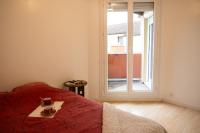 a bedroom with a red bed and a window at Maison climatisée 30 min de Paris rénovée à neuf 8pers in Évry-les-Châteaux