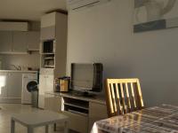 Kuchyňa alebo kuchynka v ubytovaní Appartement 2P climatisé avec loggia et garage - Balaruc-les-Bains - FR-1-680-12